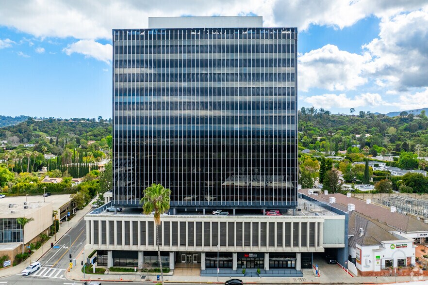 More Photos Of 15910 Ventura Blvd, Encino Office For Lease