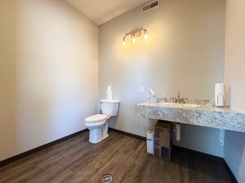 More Photos Of 359 Elm st, New Auburn Freestanding For Sale