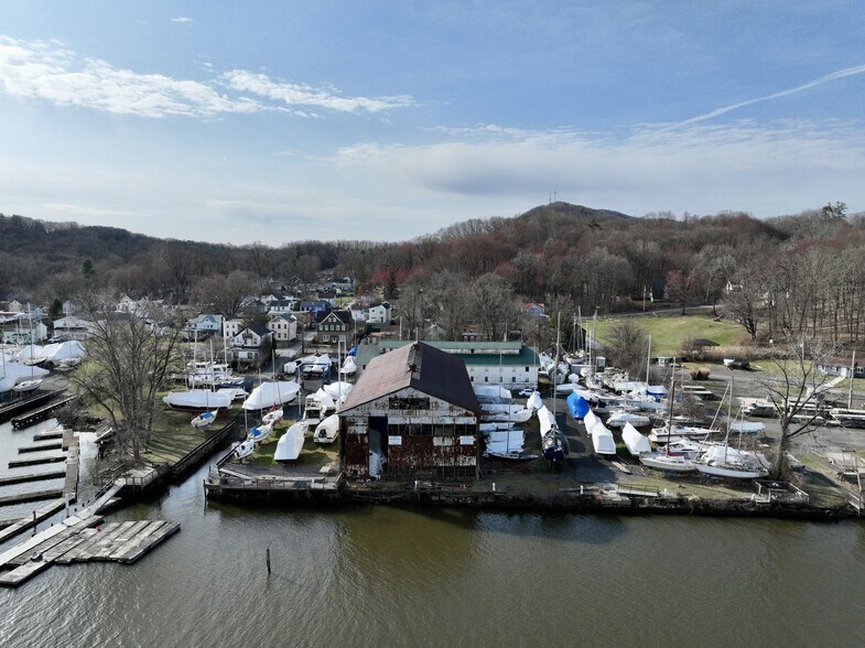 More Photos Of 140 First St, Connelly Marina For Sale