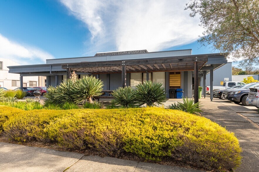 More Photos Of 9 Pamaron Way, Novato Warehouse For Lease
