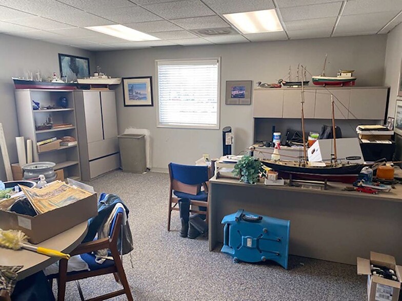 More Photos Of 2415 S Byrne Rd, Toledo Showroom For Sale