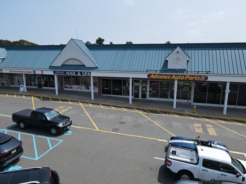 More Photos Of 300-318 Portion Rd, Ronkonkoma Unknown For Lease
