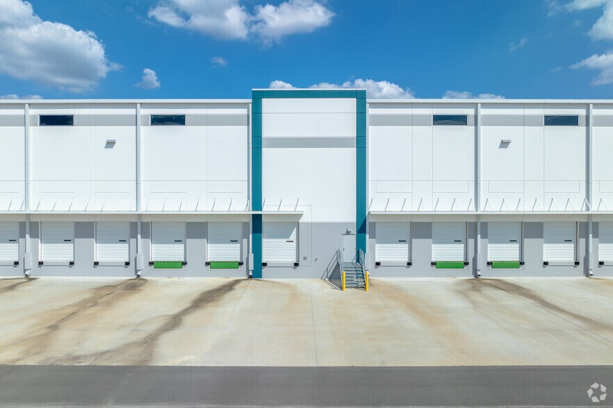 More Photos Of 1415 Winston Park Blvd, Lakeland Unknown For Lease