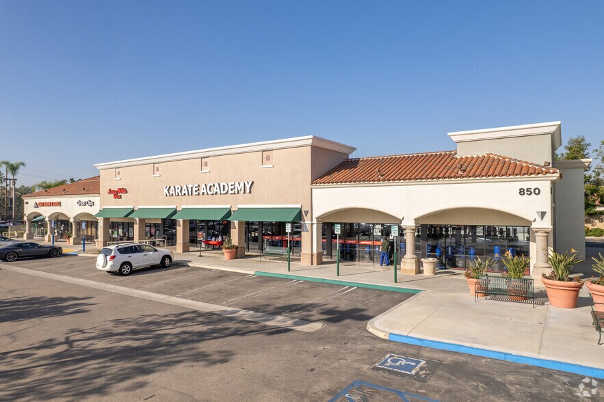 More Photos Of 600-732 N Rose Dr, Placentia General Retail For Lease