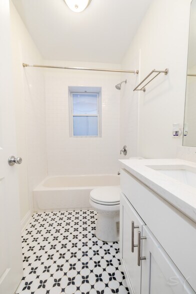 More Photos Of 6711 S Paxton Ave, Chicago Multifamily For Sale