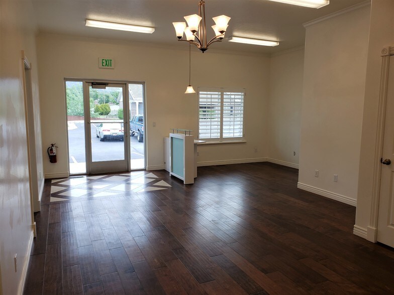 More Photos Of 571-583 W Center St, Pleasant Grove Office For Lease