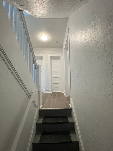 More Photos Of 1386 E 43rd St, Cleveland Specialty For Sale