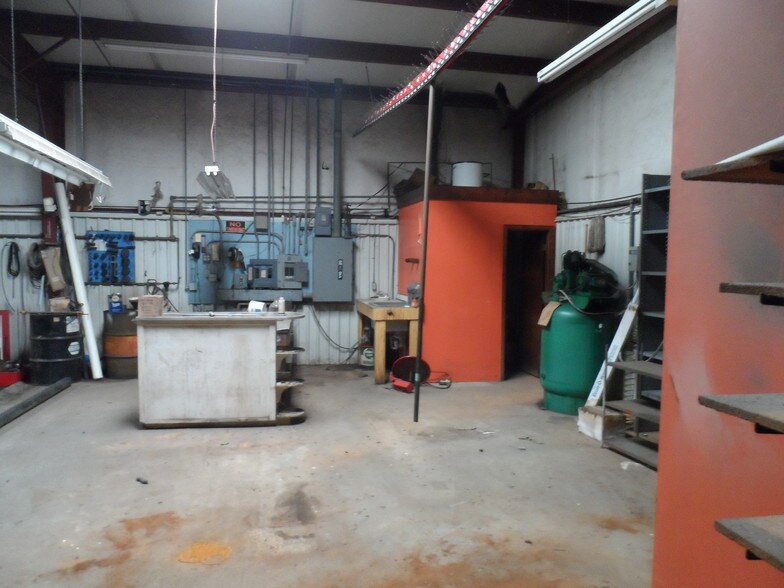 318 Forest Pky, Forest Park, GA 30297 Retail For Lease