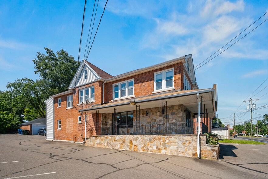 More Photos Of 238 New Britain Rd, Berlin Freestanding For Lease