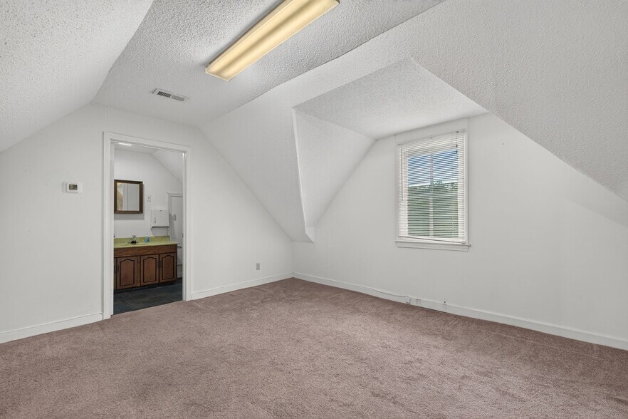 More Photos Of 117 E Salisbury St, Pittsboro Office For Sale