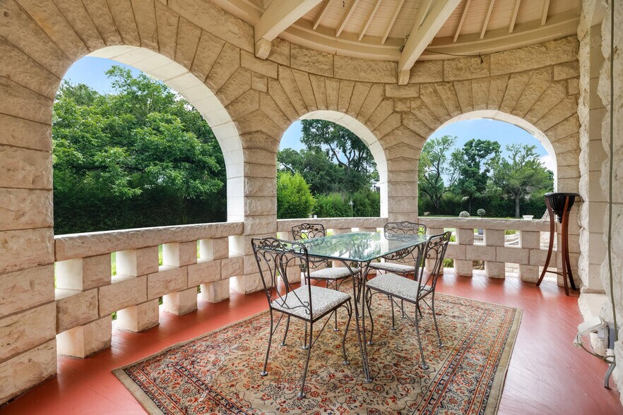 More Photos Of 950 E Grayson St, San Antonio Lodge Meeting Hall For Sale