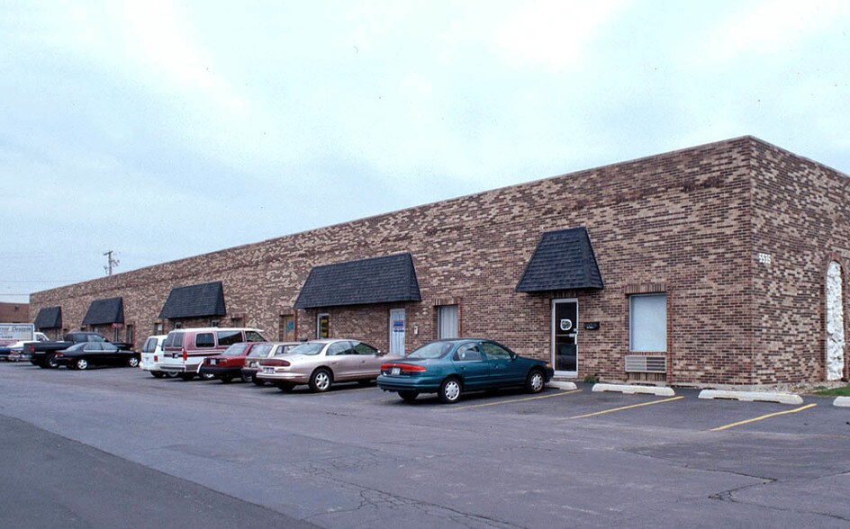 Primary Photo Of 5535 W 110th St, Oak Lawn Warehouse For Lease