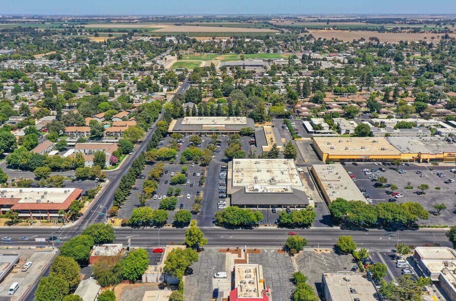 More Photos Of 80 W Court St, Woodland Land For Lease