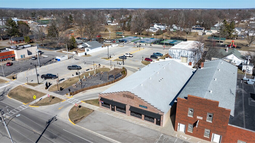 More Photos Of 309 N State St, Jerseyville Coworking Space