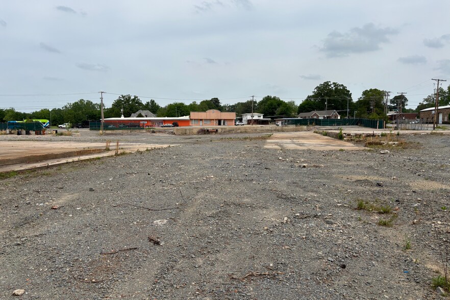 More Photos Of 7609 Colonel Glenn Rd, Little Rock Service For Sale