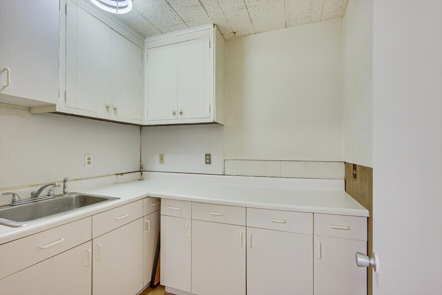 More Photos Of 512 New Brunswick Ave, Fords Specialty For Sale