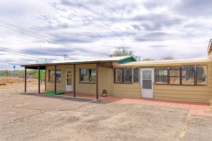More Photos Of 566 Central Blvd, Quartzsite Freestanding For Sale