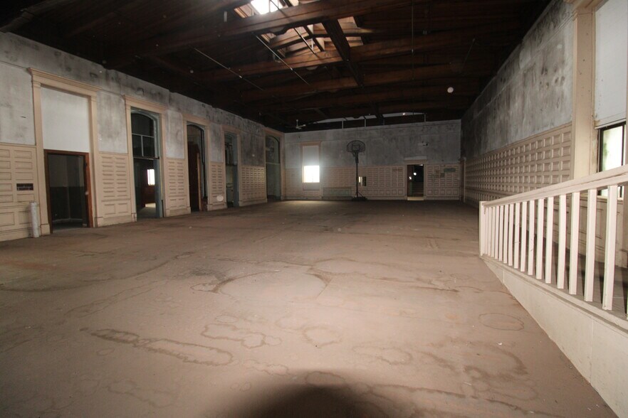 More Photos Of 195 Appleton St, Holyoke Manufacturing For Sale