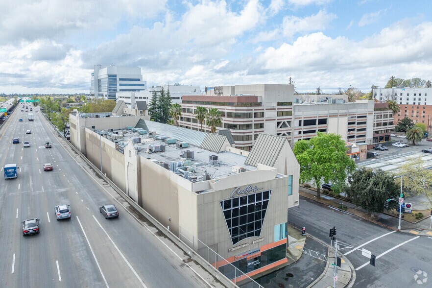 More Photos Of 2901-2929 K St, Sacramento Office For Lease