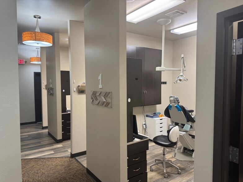 More Photos Of 1621 S Midtown Pl, Oklahoma City Medical For Sale