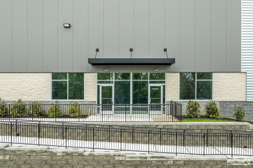 More Photos Of 70 Three Tun Rd, Malvern Light Distribution For Lease