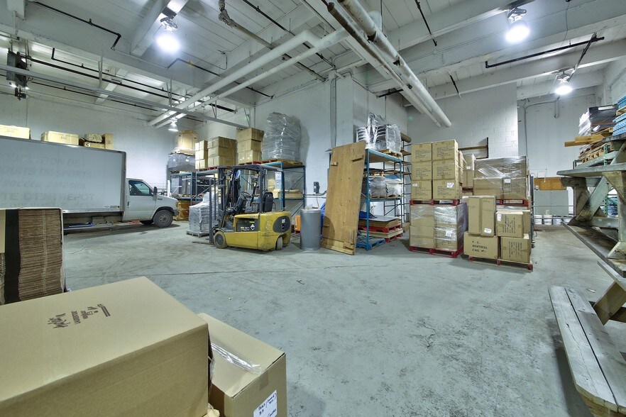 More Photos Of 247-255 Montee De Liesse, Montréal Warehouse For Sale