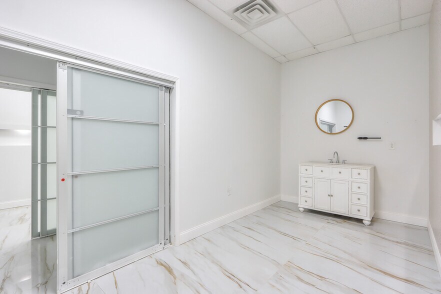 More Photos Of 5725 State Bridge Rd, Johns Creek Freestanding For Lease