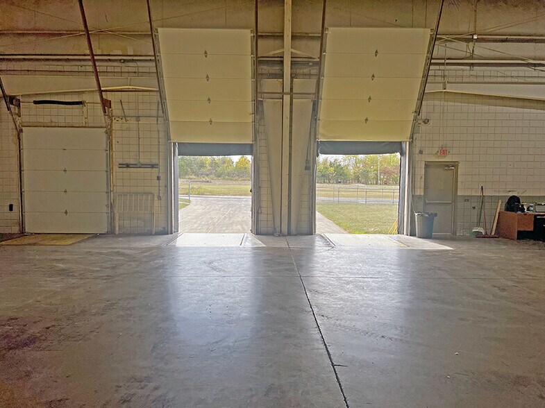 More Photos Of 823 Aaron Pky, Centralia Manufacturing For Lease