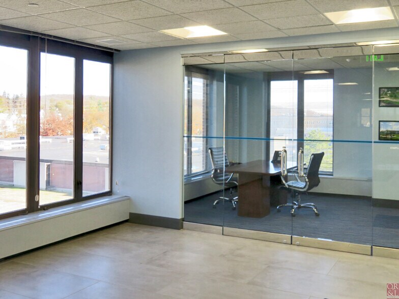 More Photos Of 10 Main St, Bristol Office For Lease