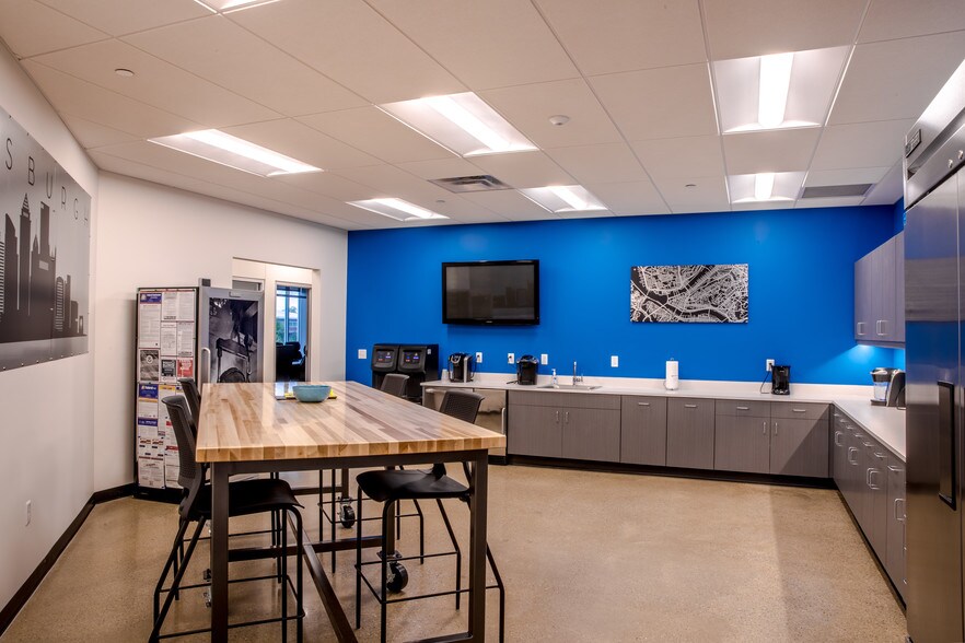 More Photos Of 44 Abele Rd, Bridgeville Office For Lease