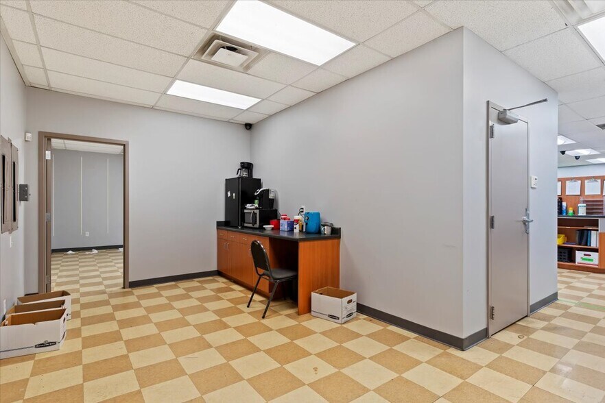 More Photos Of 3087 Washington Blvd, Ogden Freestanding For Sale