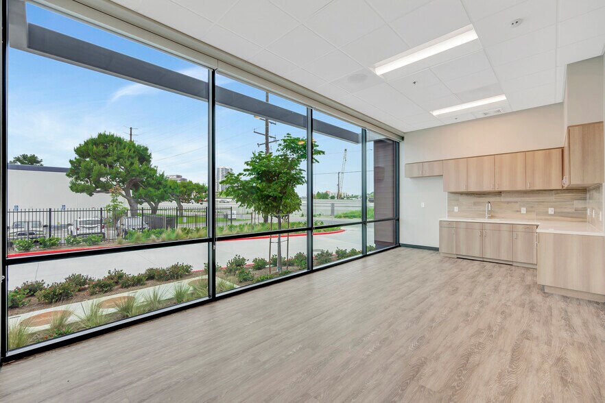 More Photos Of 1062 McGaw Ave, Irvine Warehouse For Lease