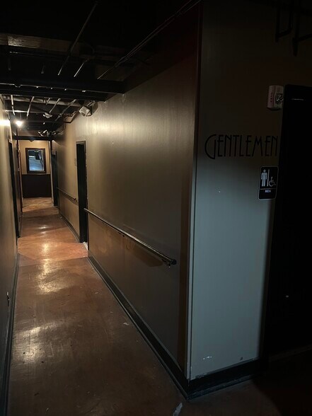 More Photos Of 1000 Broadway Blvd, Kansas City Loft Creative Space For Lease