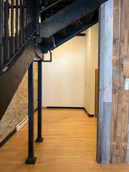 More Photos Of 518-522 N Water St, Milwaukee Storefront Retail Office For Sale