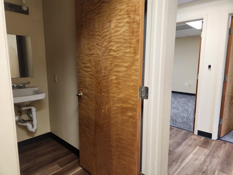 More Photos Of 10221 Desert Sands St, San Antonio Unknown For Lease