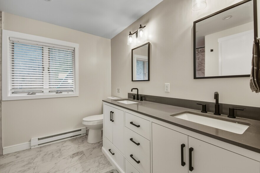 More Photos Of 798 Route 100, Wilmington Flex For Sale