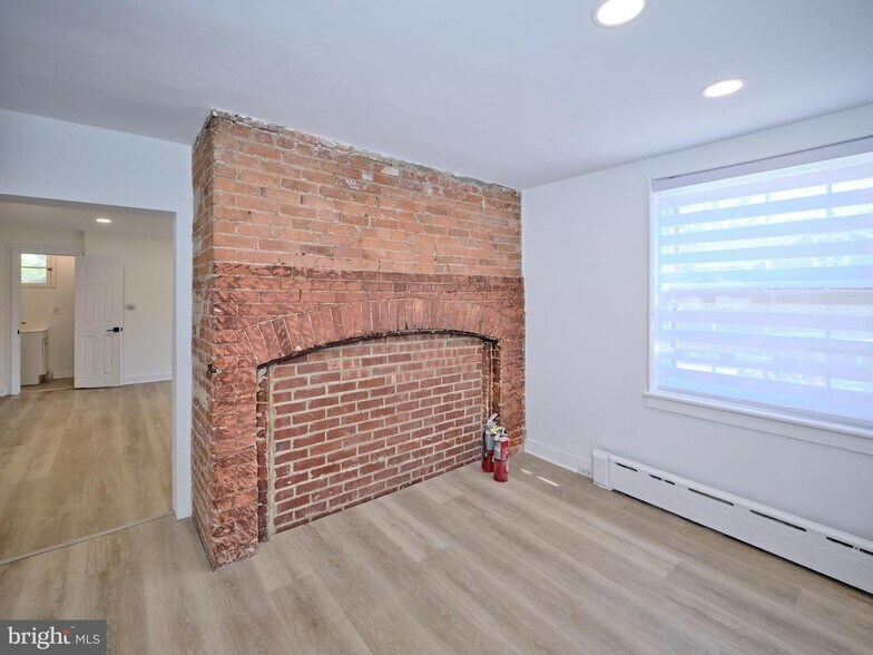 More Photos Of 12-20 W Bridge St, New Hope Storefront For Sale