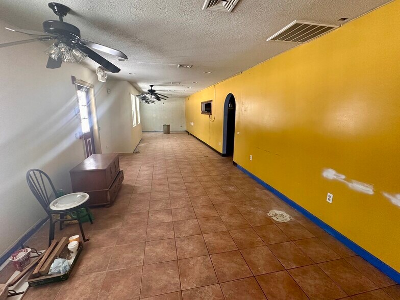 More Photos Of 1105 Mohawk Trl, Shelburne General Retail For Sale