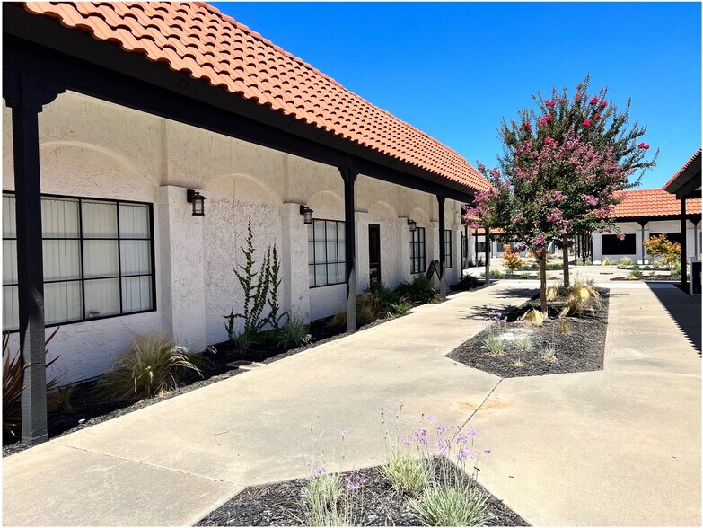 More Photos Of 3600 Sisk Rd, Modesto Coworking Space