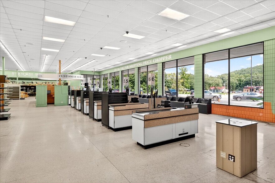 More Photos Of 4634-4639 Gravois Rd, House Spgs, House Springs Supermarket For Lease