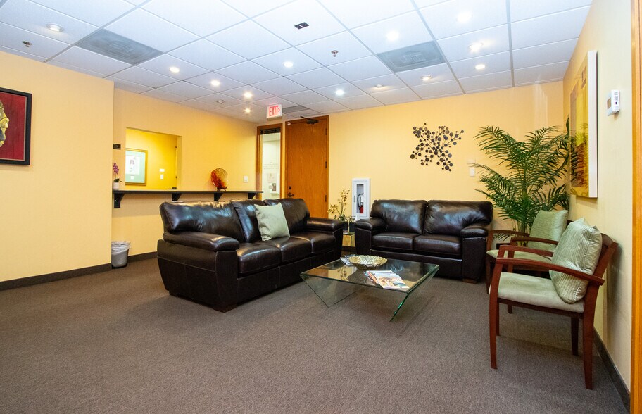 More Photos Of 202 E Earll Dr, Phoenix Medical For Sale