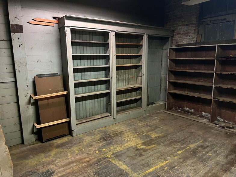 More Photos Of 616 N Jackson St, Danville Warehouse For Sale