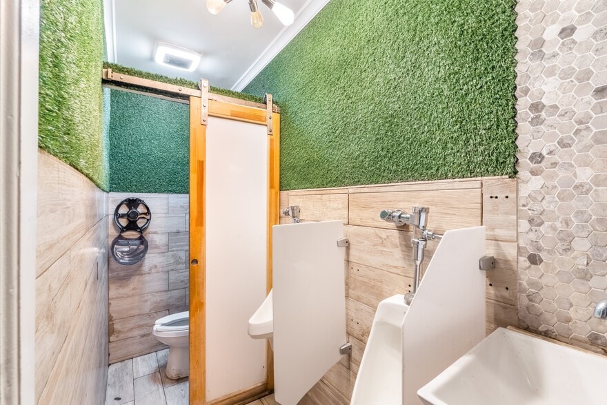 More Photos Of 646 Newark Ave, Jersey City Storefront Retail Residential For Lease