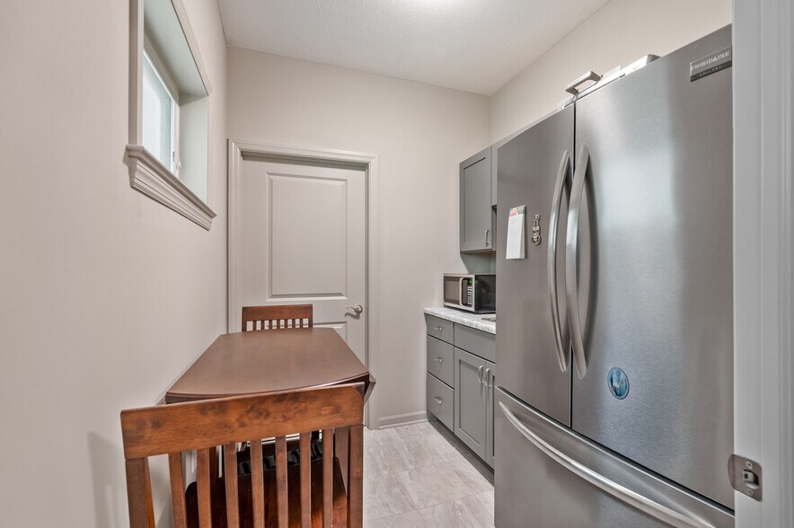 More Photos Of 1230 Stoops Ferry Rd, Coraopolis Flex For Sale