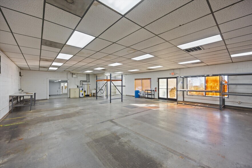 More Photos Of 2845 Western Ave, Knoxville Auto Repair For Sale