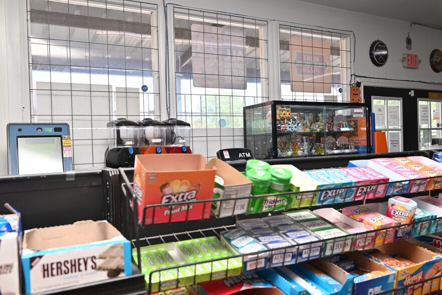 More Photos Of 1722 Cimarron Trl, Wichita Falls Specialty For Sale