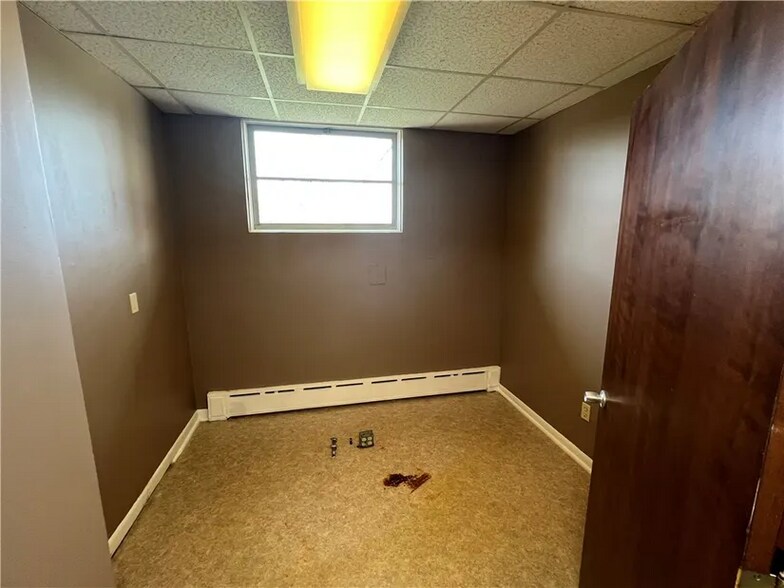 More Photos Of 909 N Logan Ave, Danville Medical For Sale