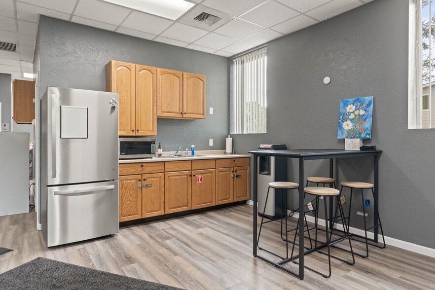 More Photos Of 630 W Shannon Ave, Spokane General Retail For Sale