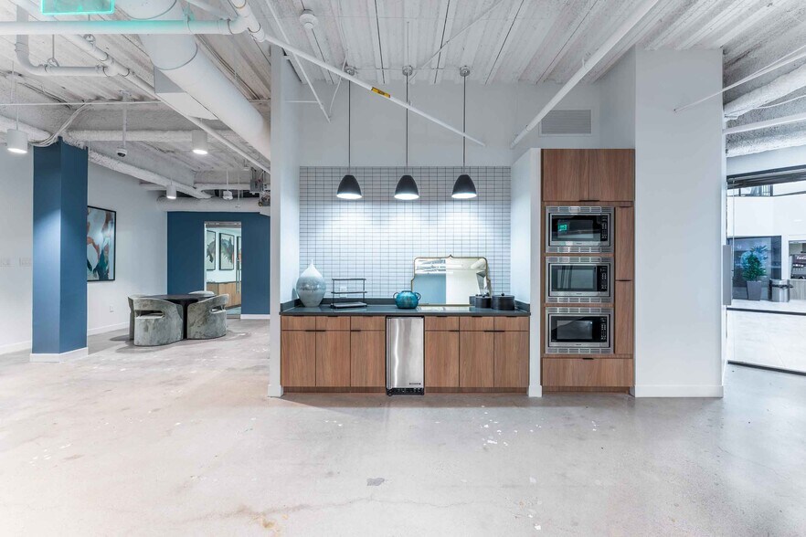 More Photos Of 6606 Lyndon B Johnson Fwy, Dallas Office For Lease