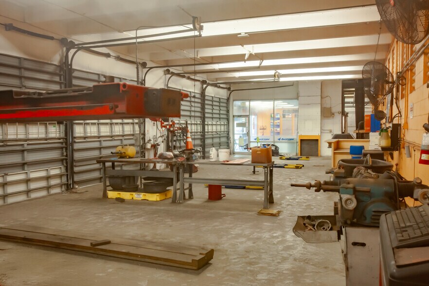 More Photos Of 20390 S Dixie Hwy, Cutler Bay Auto Repair For Lease